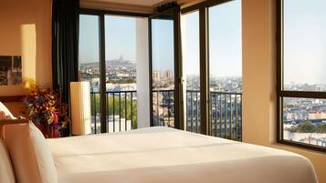 STUDIO BALCONY, 1 King, Junior Suite, Balcon, Vue sur la Seine et Paris | Literie de qualité supérieure, couette en duvet d'oie, surmatelas