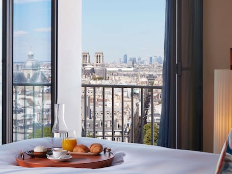 Suite, 2 chambres, balcon | Vue de la chambre. SO/ Paris Hotel