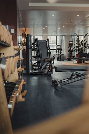 A gym with exercise equipment, a bench, and a treadmill. - SO/ Paris Hotel (Paris)