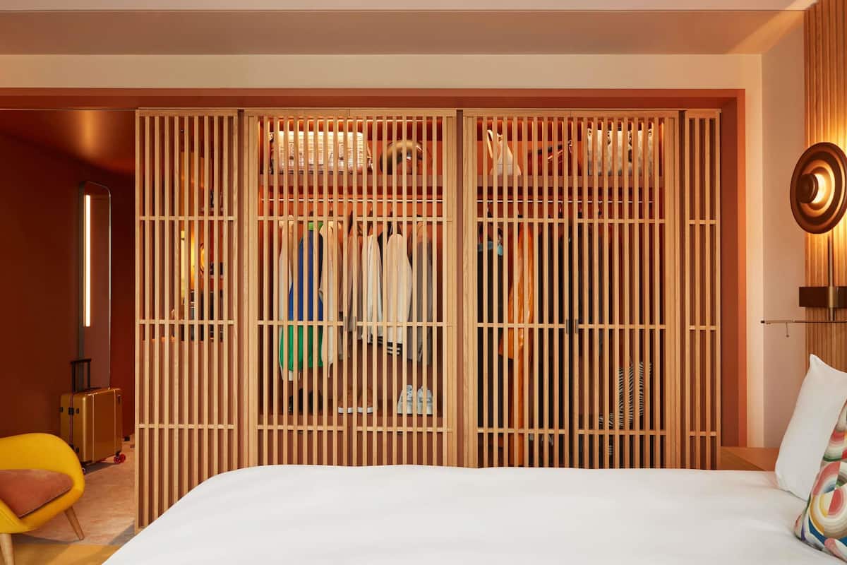 Premium bedding, down comforters, pillowtop beds, free minibar items