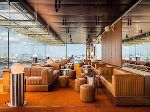 Bar ở tầng thượng 