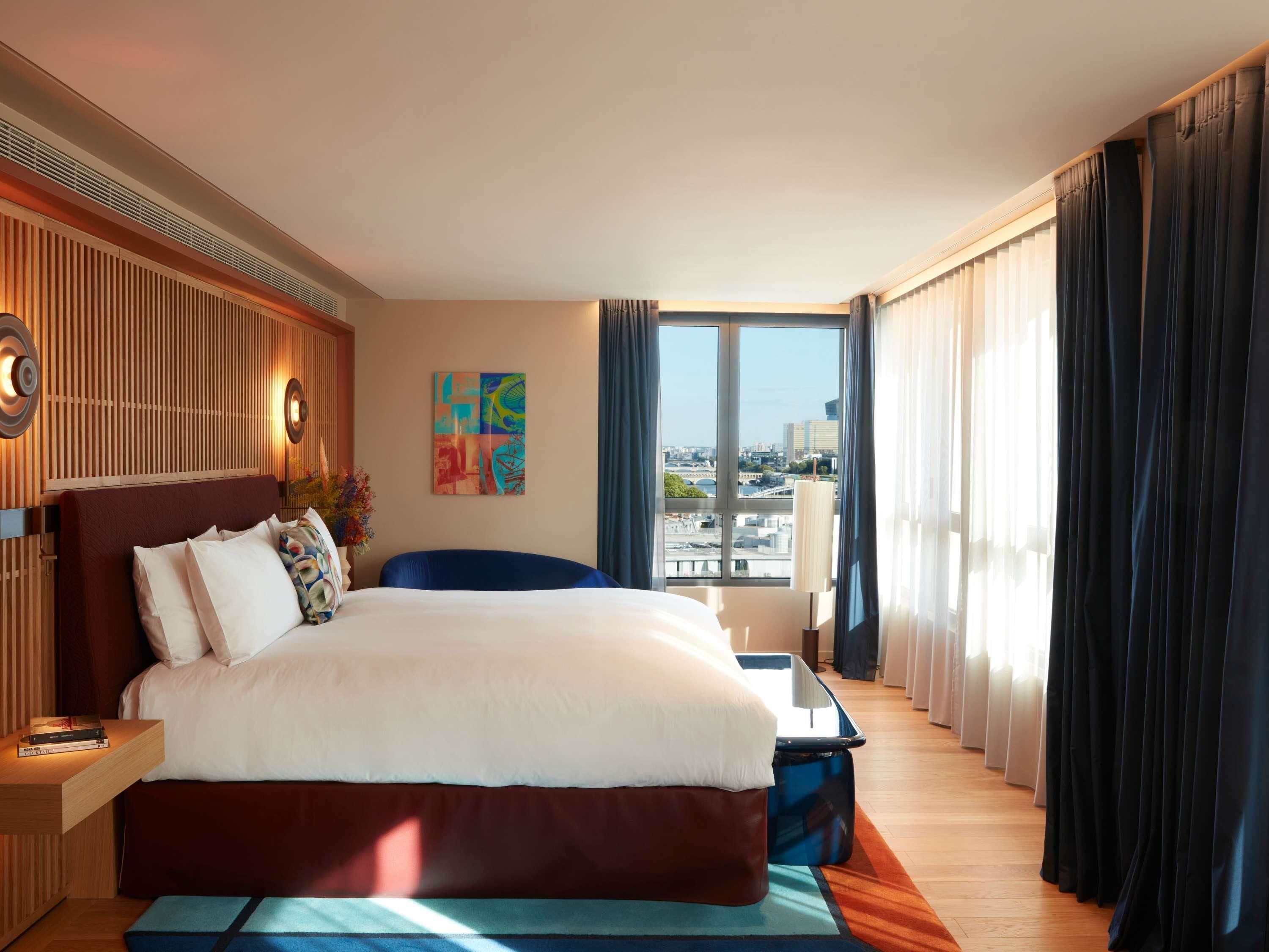 Suite, 1 kingsize bed, uitzicht op rivier (L'Atelier - Eiffel Tower & Seine View) | Luxe beddengoed, donsdekens, pillowtop-bedden