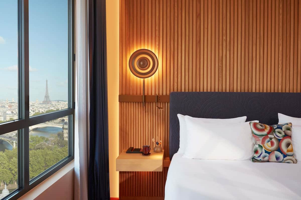 ICONIC - PARIS SKYLINE VIEW, 1 King or 2 Single beds, River Seine and Eiffel Tower view | Premium bedding, down duvets, pillow-top beds, free minibar items