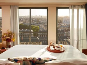 Suite – junior, 1 kingsize-seng, balkong (Paris view) | Utsikt fra rommet