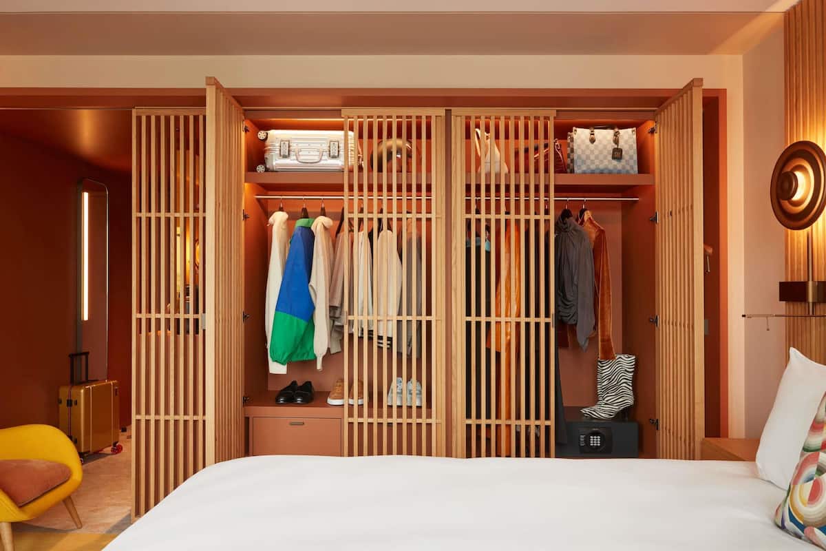 Habitación (Paris rooftops view) | Ropa de cama de alta calidad, edredón y camas con pillow-top