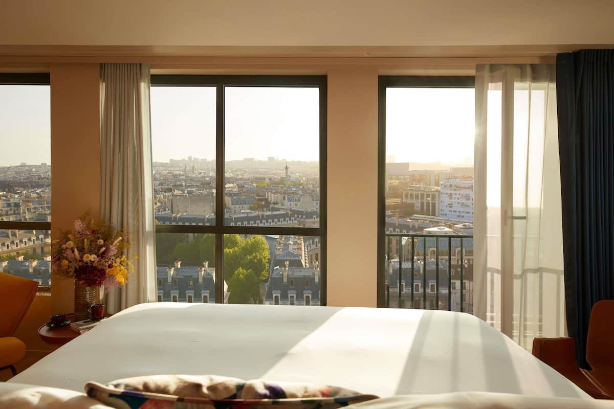 STUDIO BALCONY, 1 King, Corner Junior Suite with balcony, River Seine and Paris view | Premium bedding, down comforters, pillowtop beds, free minibar items