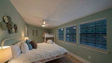 3 bedrooms, desk, iron/ironing board, travel cot