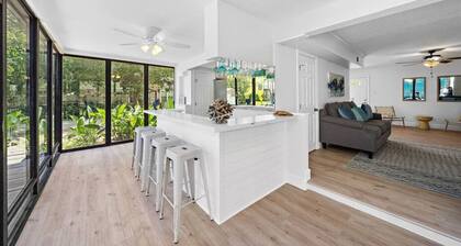Cozy Home Near Kemah Boardwalk with Game Room