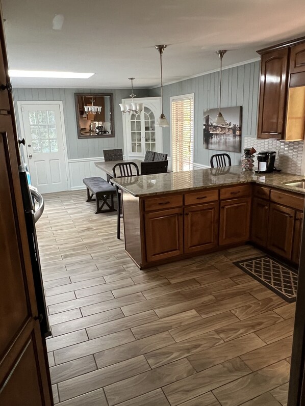 Private kitchen - Urban Lake House (Atlanta)