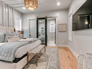 3 bedrooms, iron/ironing board, WiFi, bed sheets - Carlton Landing-Midnight Dream- Private Hot Tub (Carlton Landing)