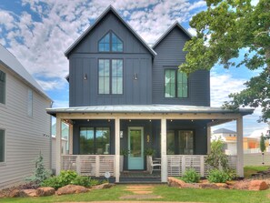 Exterior - Carlton Landing-Midnight Dream- Private Hot Tub (Carlton Landing)
