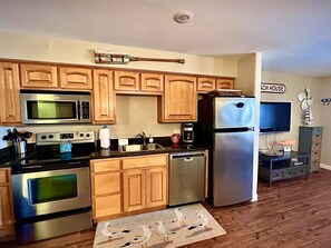 Coffee/tea maker, microwave, oven, stovetop