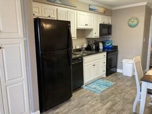Fridge, microwave, oven, stovetop - Beautiful Ground Level Condo (Rockport)