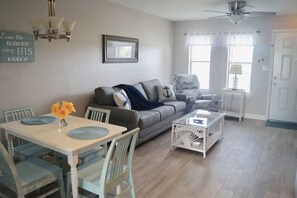 TV - Kontiki Retreat - Fishing, Birdwatching, Relaxing (Rockport)