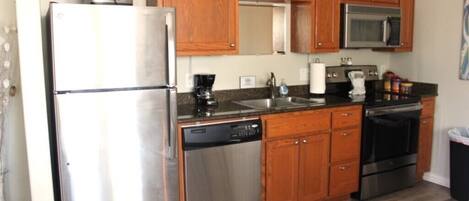 Fridge, oven, stovetop, dishwasher