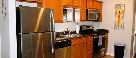 Fridge, oven, stovetop, dishwasher