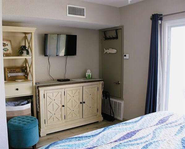 1 bedroom, iron/ironing board, Internet, bed sheets