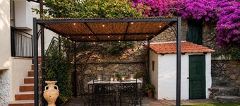 Old Virginia house, charm with garden and sea