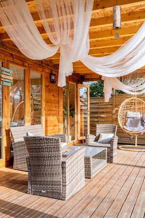 Terrace/patio - The room of SECRETS -N°1/3- option Relaxation area PRIVATE SPA and MASSAGE (Boucau)