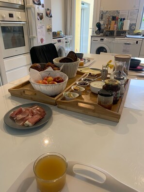 Dining - The room of SECRETS -N°1/3- option Relaxation area PRIVATE SPA and MASSAGE (Boucau)