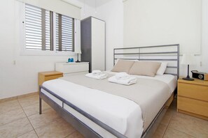 3 bedrooms, iron/ironing board, free WiFi, bed sheets