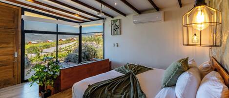 1 sovrum, minibar, mörklÀggningsgardiner och strykjÀrn/strykbrÀda