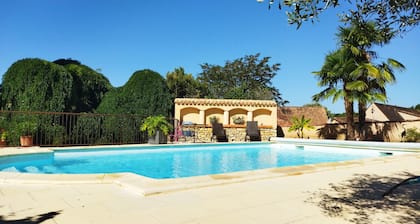 Gite ground floor house 200 m from the village, swimming pool