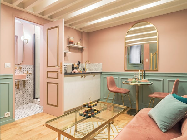 Appartement Signature, salle de bains attenante | Bar lounge