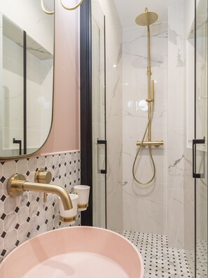 Signature Apartment, Ensuite | Bathroom - The Candy Saint Germain (Paris)