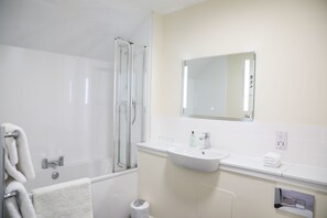 Superior kamer, 1 twee- of 2 eenpersoonsbedden, en-suite badkamer | Badkamer
