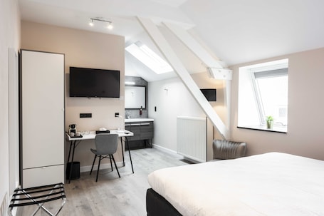 Ropa de cama de alta calidad, minibar, caja fuerte. Hotel L'ARTiste