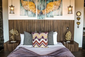 ميني بار ومكواة/لوح كي وواي فاي مجانًا وملاءات أسرّة