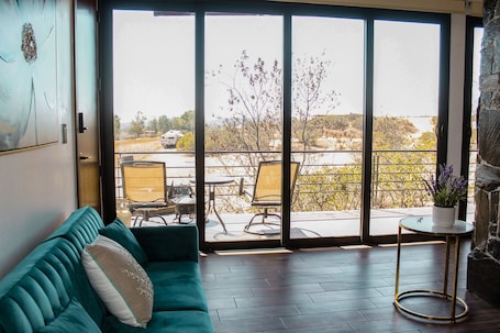 Grand Cabin | Minibar, iron/ironing board, free WiFi, bed sheets