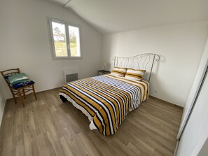 3 chambres, fer et planche à repasser, accès au Wi-Fi (inclus)