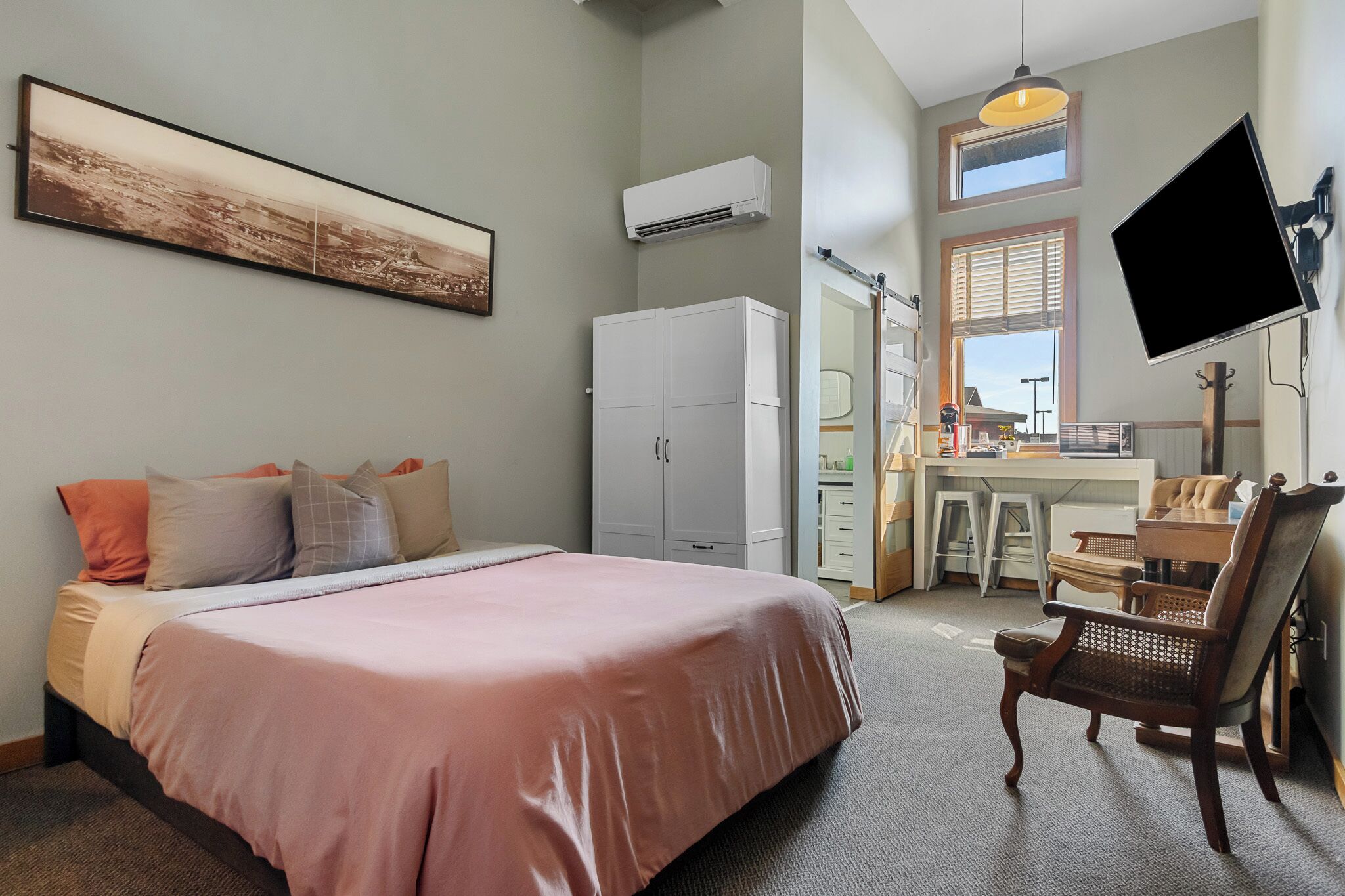 ベーシック  ダブルルーム | エジプト綿のシーツ、高級寝具、羽毛の掛け布団、客室ごとに異なる装飾