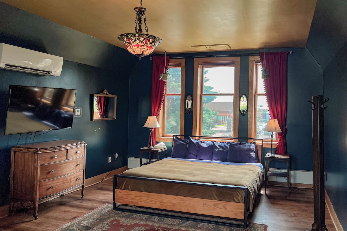 Endion Station 5 | Egyptian cotton sheets, premium bedding, down comforters