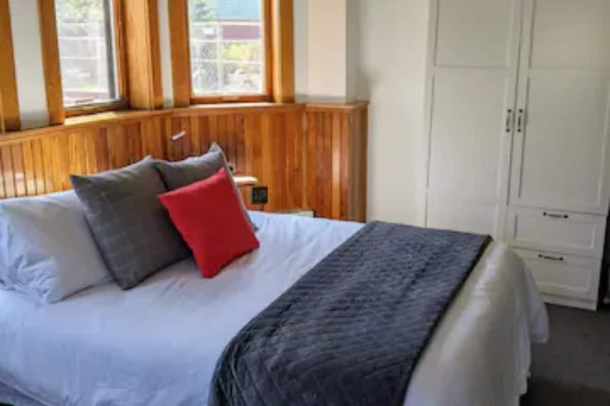 Endion Station 1 | Egyptian cotton sheets, premium bedding, down comforters