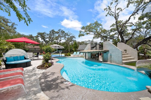 Family Oasis! Heated Pool, Hot Tub, Pickleball