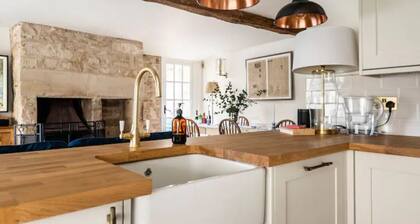 Dreamy Cotswold Hideaway in the Heart of Painswick