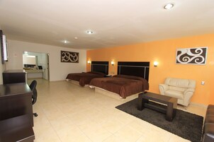 Caja de seguridad en la habitación y escritorio 