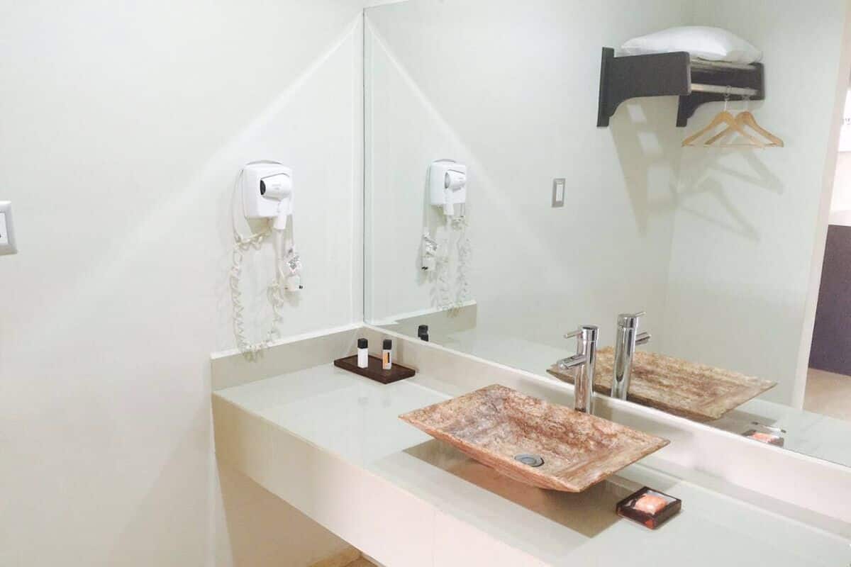 Duş, saç kurutma makinesi, havlu