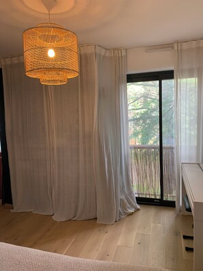 3 bedrooms, desk, iron/ironing board, WiFi - Contemporary apartment with swimming pool 15 minutes' walk from the town center (Aix-en-Provence)