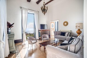TV, fireplace, offices