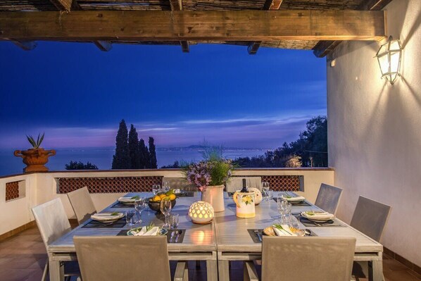 Outdoor dining
