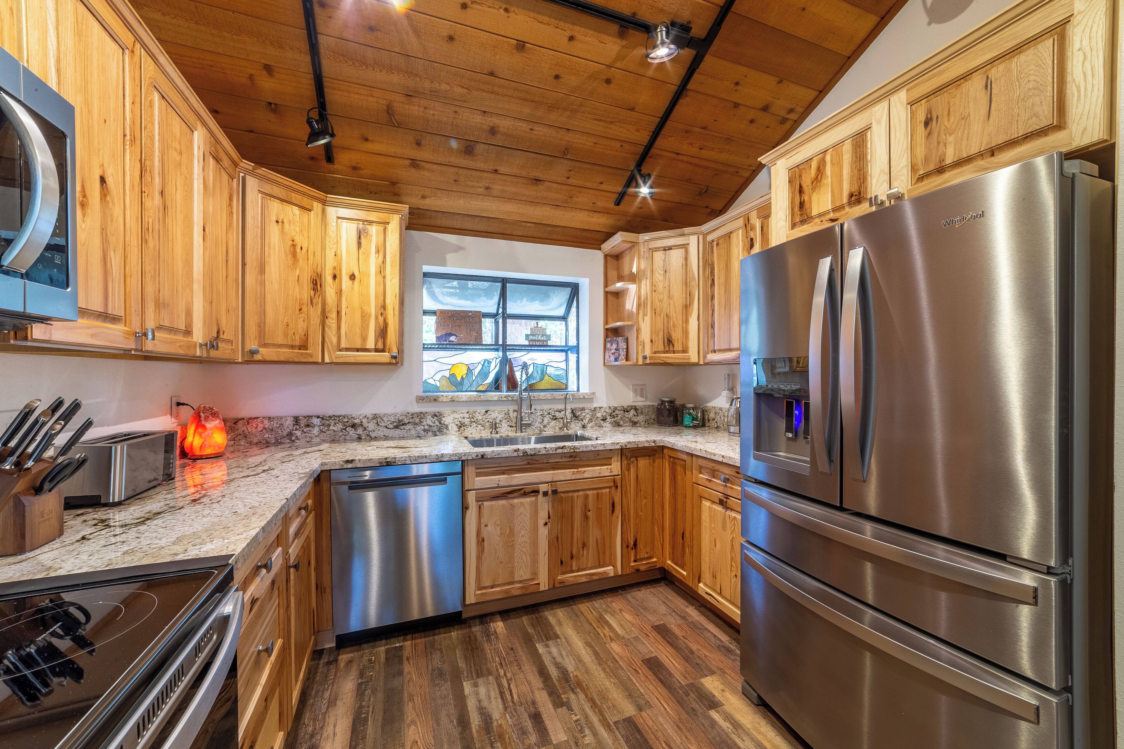 冰箱、微波炉、烤箱、炉灶