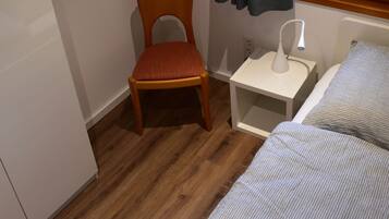 3 bedrooms, desk, iron/ironing board, free WiFi