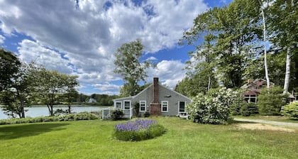 Quaint Retro Ash Cove Cottage