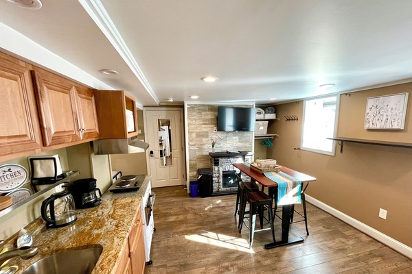 Fridge, microwave, oven, coffee/tea maker