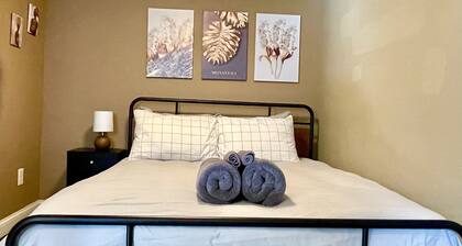 Garden Studio, access to I-93 to Airport, Tufts U, Hiking & Chevalier Theater.