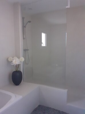 Bathtub